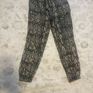 VINTAGE HAVANA $15 Snake Print Joggers Size M